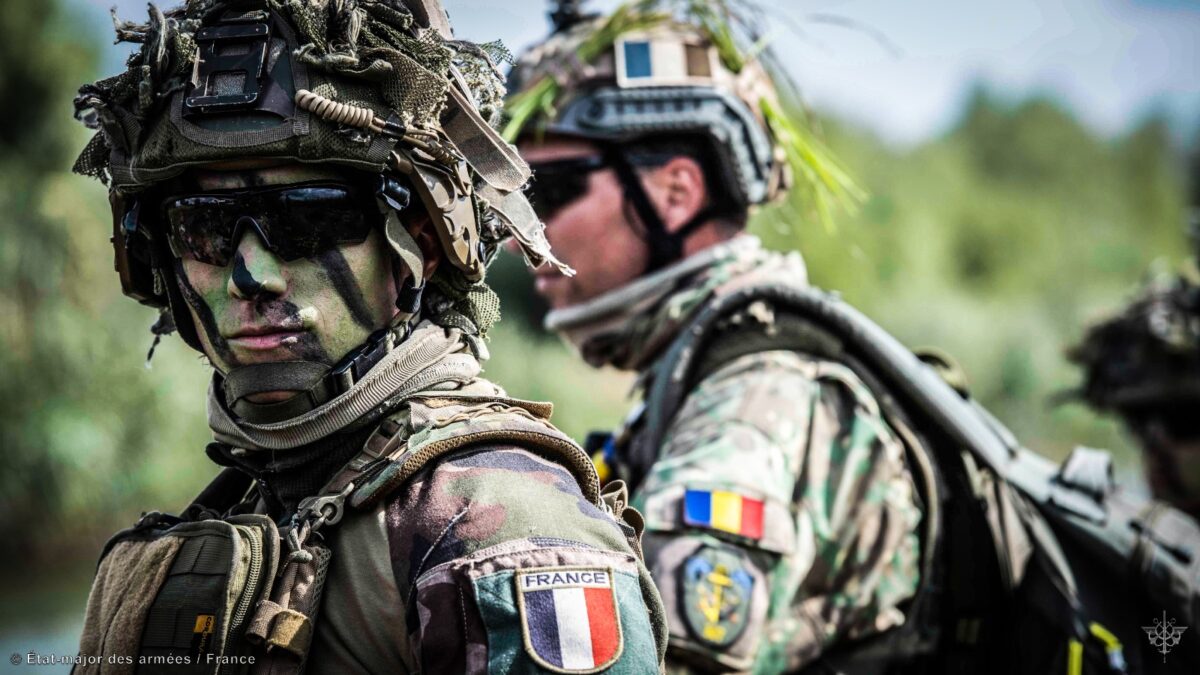 Franța intervine în criza energetică: Va trimite militari și echipamente pentru a proteja ruta petrolieră a Arabiei Saudite din Marea Roșie