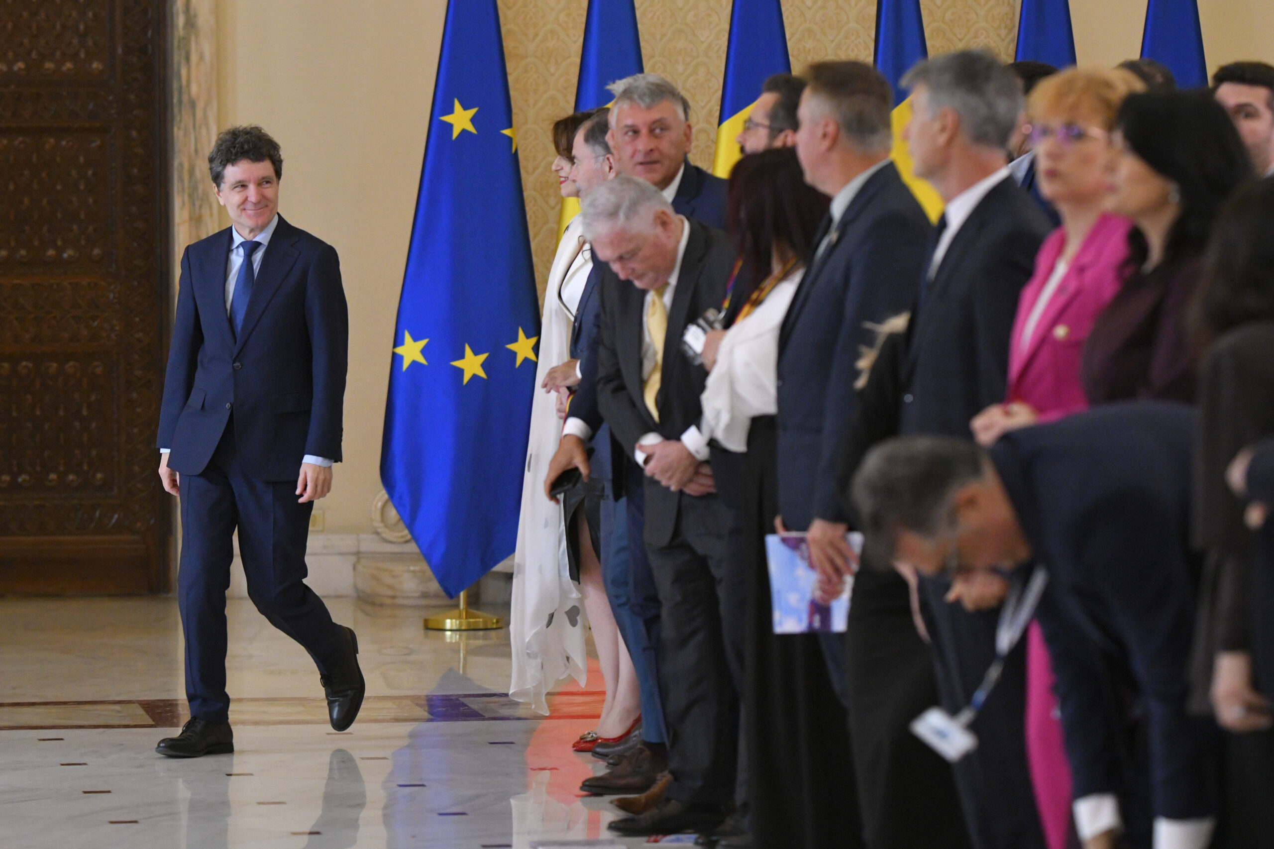 O nouă săptămână, o nouă zi, un nou premier. Nicușor Dan face luni a patra încercare pentru formarea unui Guvern