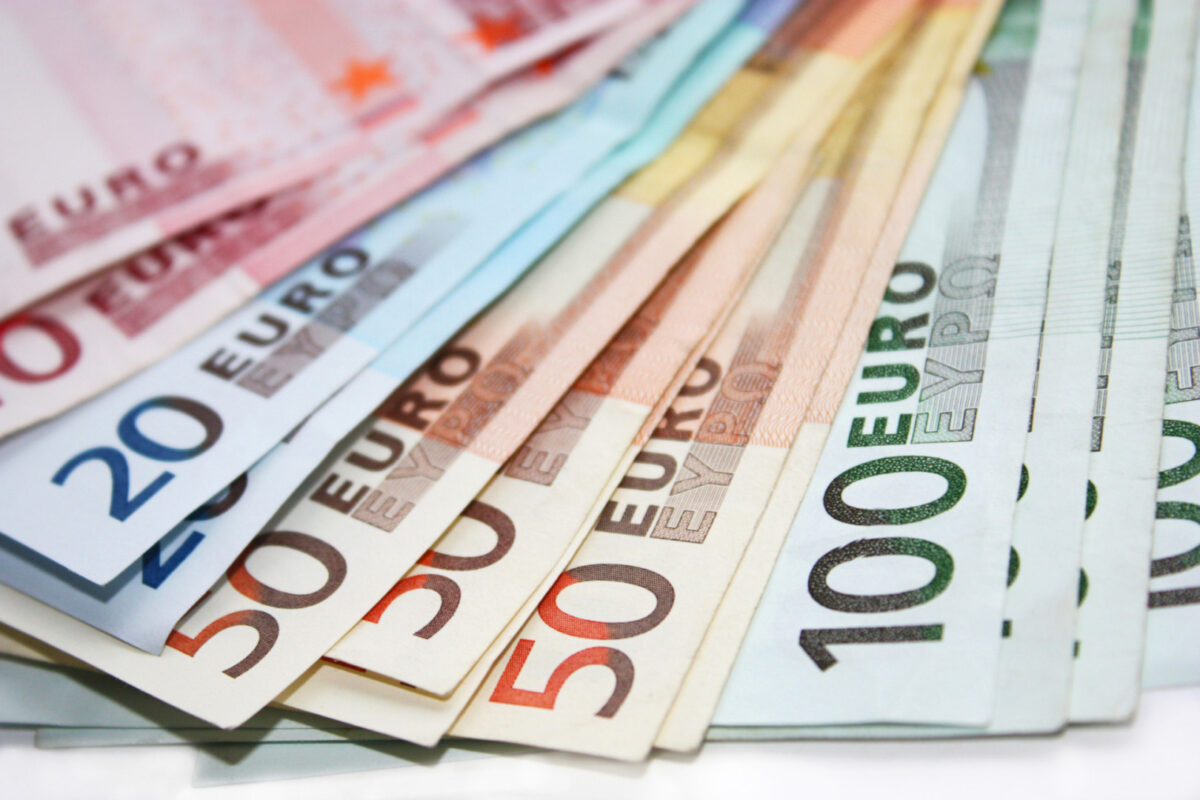Parlamentul European cere mai mulți bani la bugetul UE din 2027 / Printre priorități se află și programul Erasmus+ pentru studenți