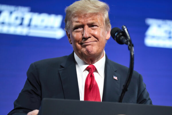 Președintele american Donald Trump suspendă noile sancțiuni împotriva Rusiei pe care le-a promulgat recent