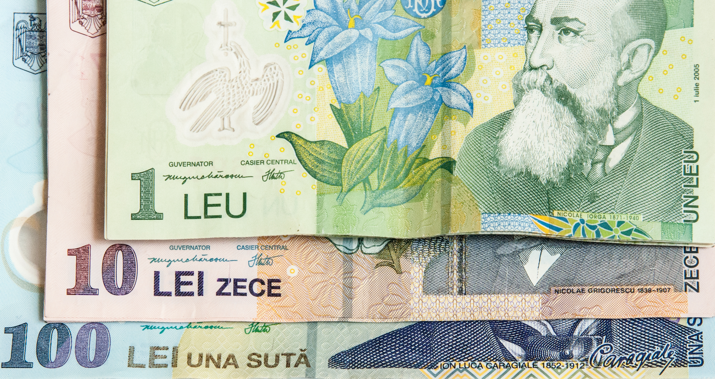 RAPORT BLOOMBERG | Leul, sub presiune până la formarea unui guvern cu puteri depline: Este subevaluat cu 4,1% față de euro / Ce se poate întâmpla cu moneda națională dacă România ajunge la alegeri anticipate