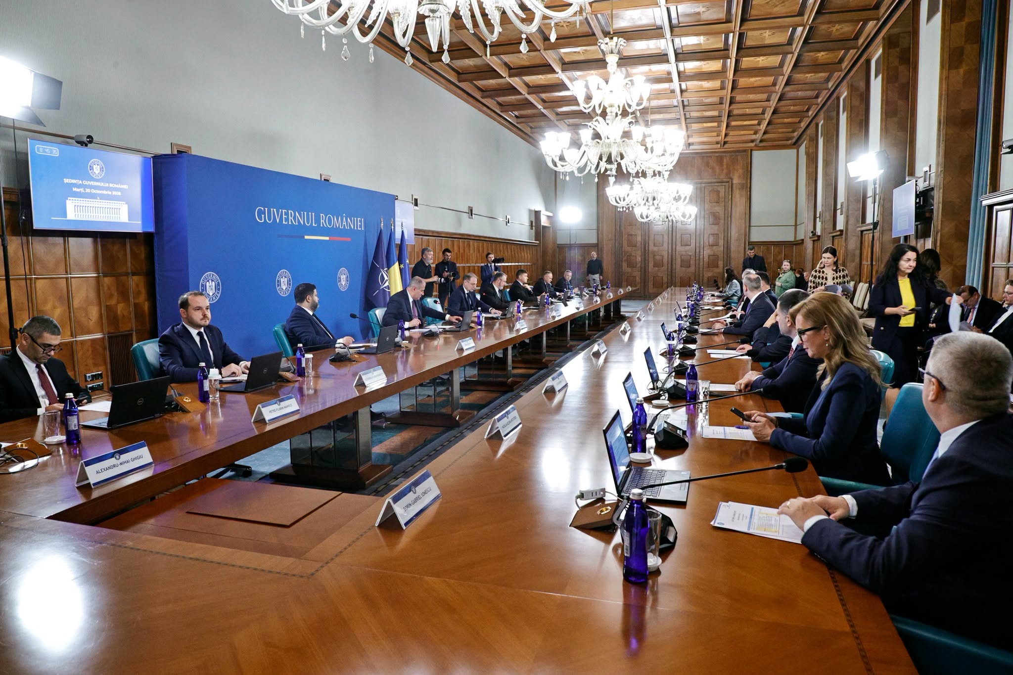 SURSE: Guvernul adoptă vineri rectificarea bugetară. Rețineri de 10% de la ministere / O a doua rectificare, în noiembrie
