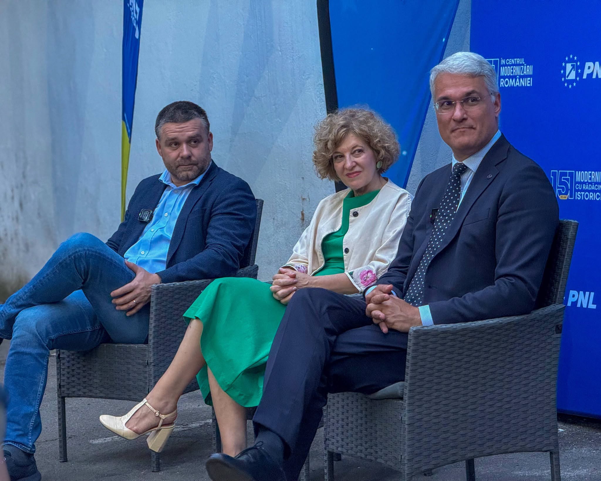 Oana Gheorghiu despre decizia PNL de a vota guvernul PSD-Nicușor Dan condus de Luca Niculescu: Când ai de ales între două rele, pe care o alegi? Pentru PNL, cel mai avantajos electoral ar fi fost să respingă învestirea guvernului, dar ce faci când o decizie bună pentru imaginea partidului riscă să aibă consecințe grave pentru oameni?