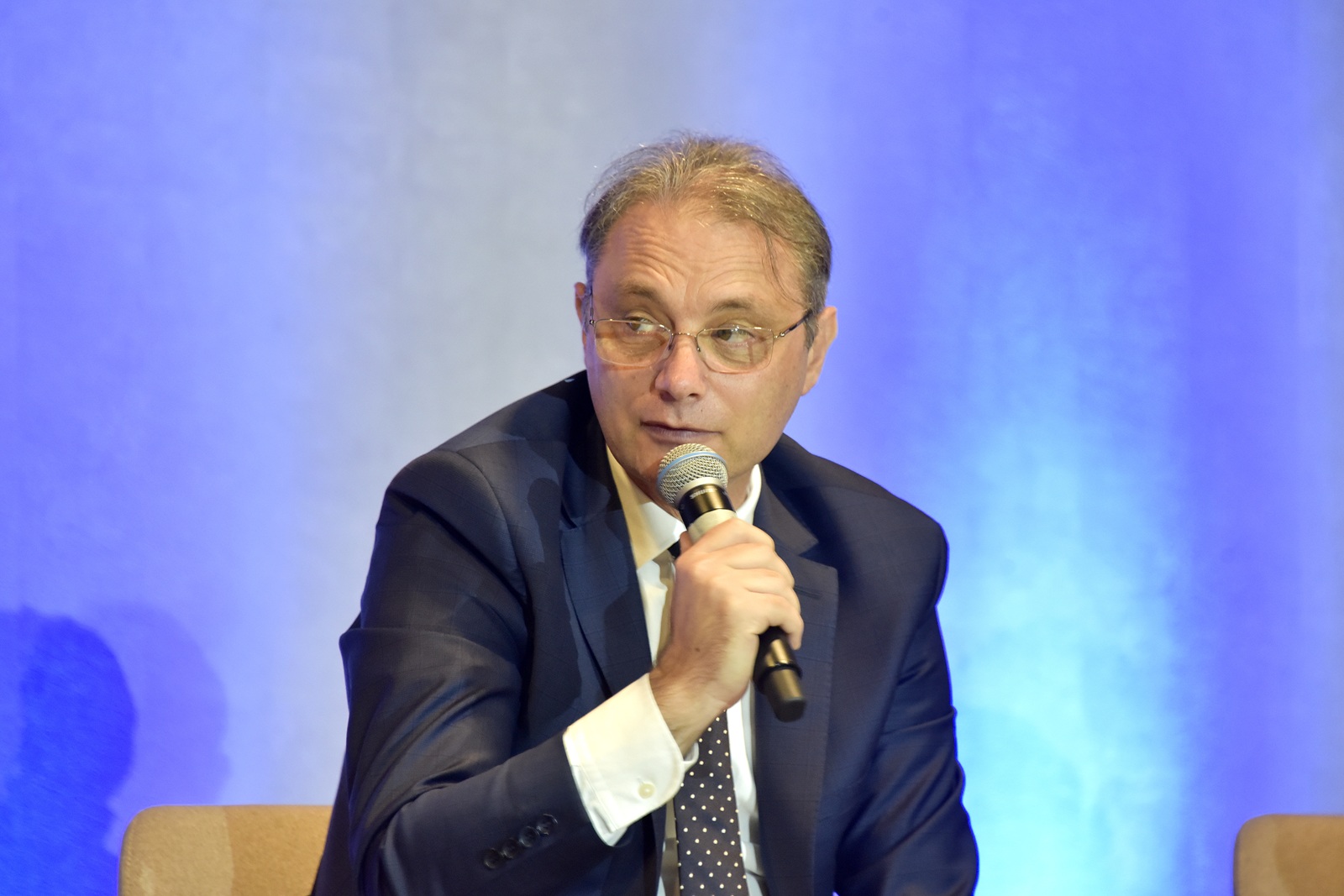 Luca Niculescu începe consultările pentru formarea Guvernului. PSD, PNL și UDMR, primele întâlniri