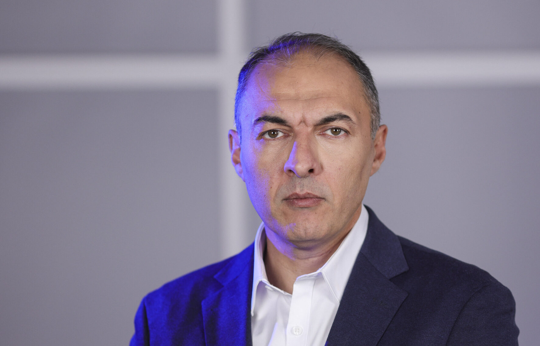 REACȚIE RAPIDĂ Rezistă PNL la șantajul lui Sorin Grindeanu? Șansele guvernului Niculescu scad semnificativ