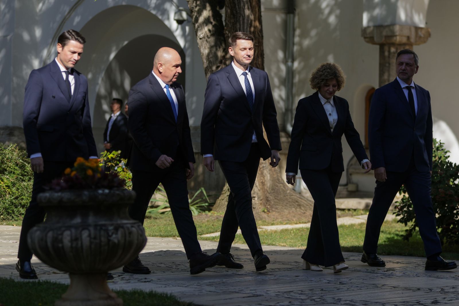 Zi decisivă în PNL: liberalii hotărăsc dacă votează Guvernul Luca Niculescu