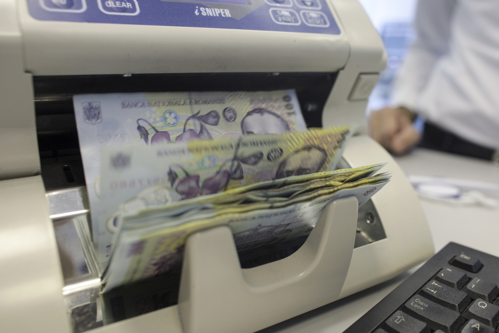 BREAKING Ministrul Alexandru Nazare, replică indirectă pentru Sorin Grindeanu, care a acuzat o presupusă creștere a deficitului bugetar sub guvernarea lui Ilie Bolojan: ”Deficitul bugetar scade cu 1,5 puncte procentuale din PIB / Datele la zi continuă să confirme efectele măsurilor de consolidare fiscală”