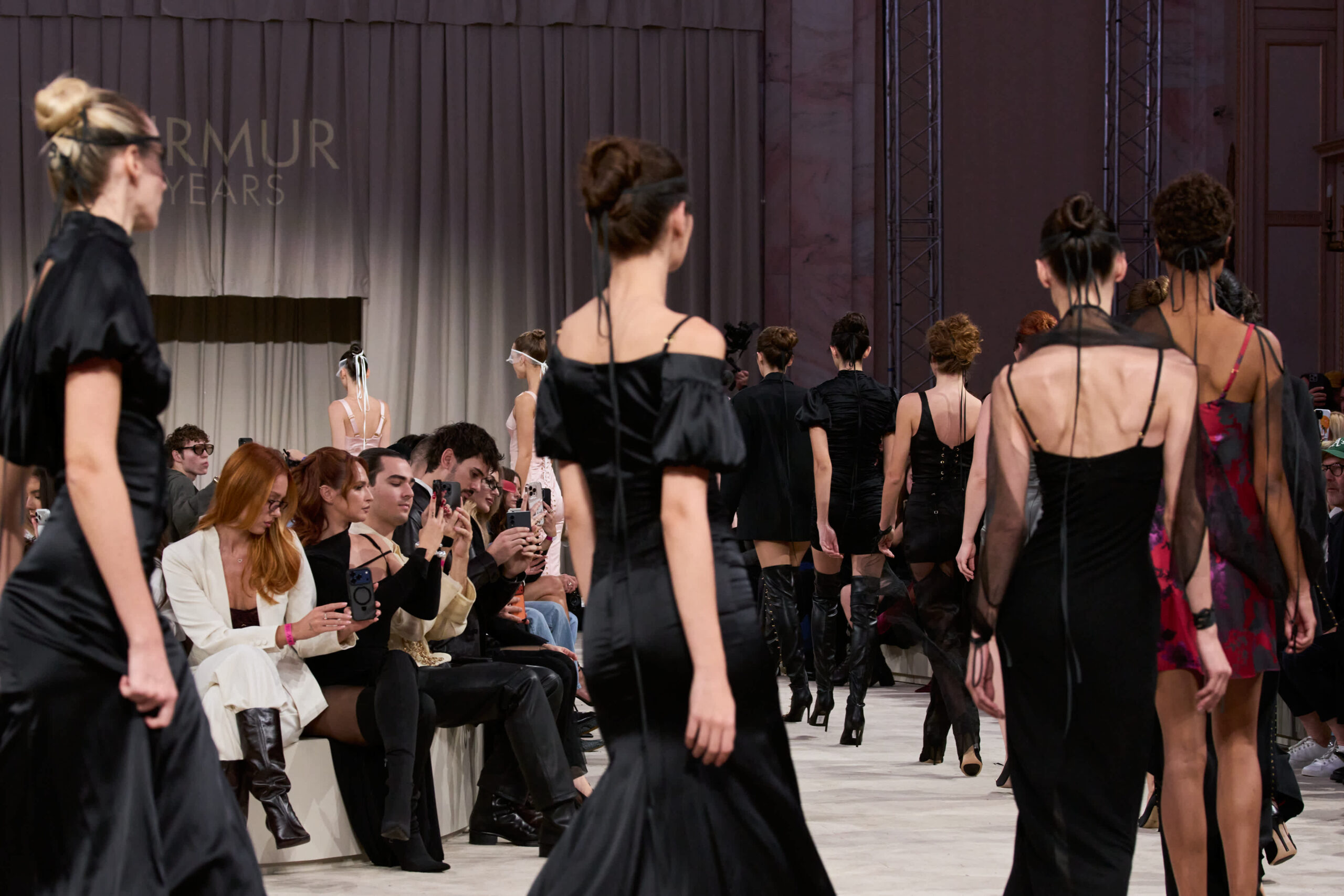 Murmur primăvară-vară 2027 la Mercedes-Benz Bucharest Fashion Week: Murmur marchează 15 ani de existență cu o colecție seducătoare și o colaborare cu Musette